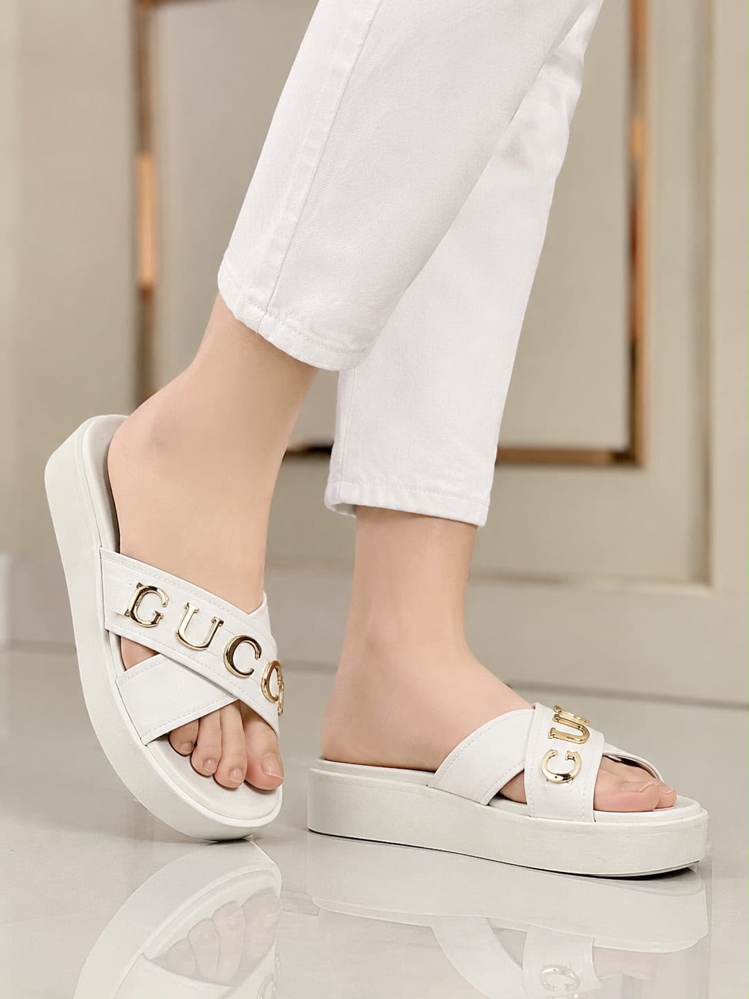 GUCCI FLAT SLIPPERS