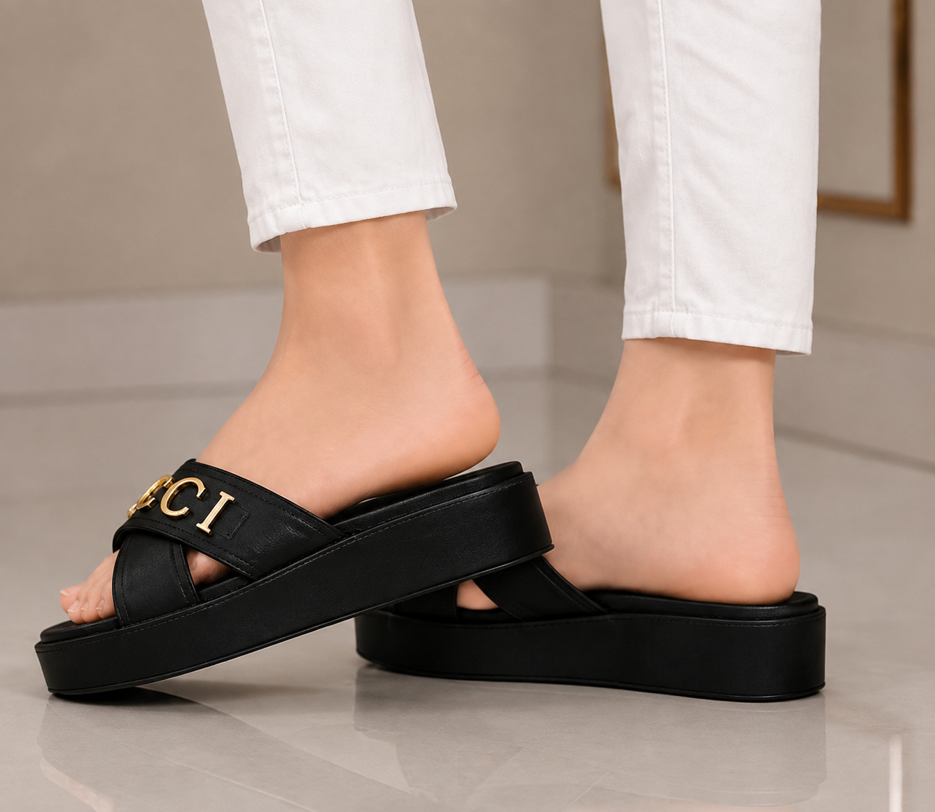 GUCCI FLAT SLIPPERS