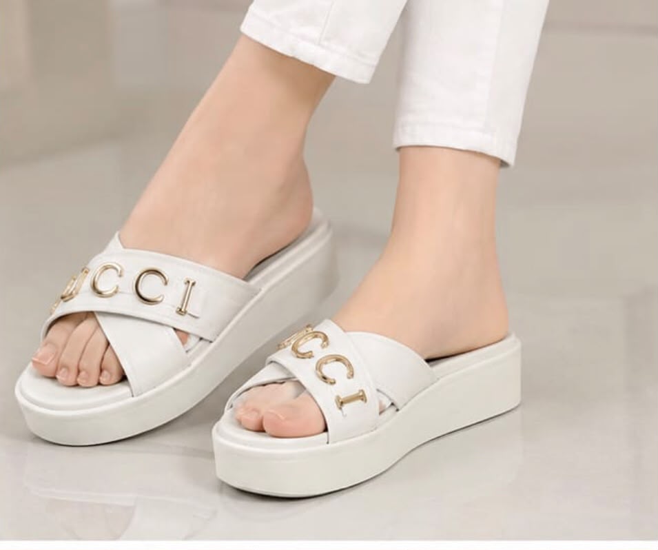 GUCCI FLAT SLIPPERS